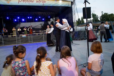 Folklorni večer_Rakek in Burja (10)